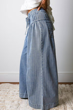 Plus Size Button Pleated Drawstring Waist Wide Leg Jeans: Missy / Blue